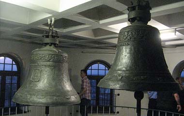 Dzwony w Muzeum Historii Miasta Lublina mieszczącym się w Bramie Krakowskiej